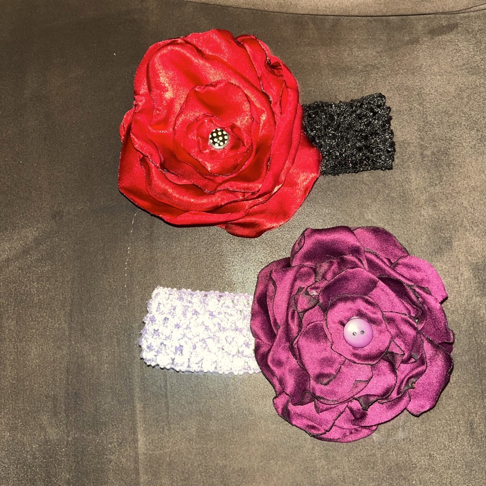 Hand made head bands  $10-$30 depending on size, time, and materials used! 🌸